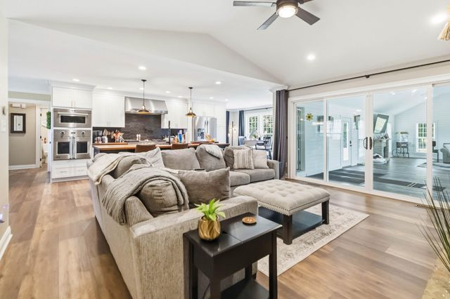 888 High Moore Road, London, KY 40741