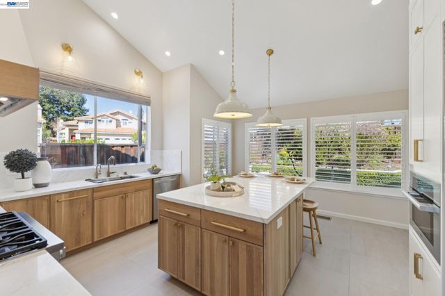 674 Crystal Ct, Pleasanton, CA 94566