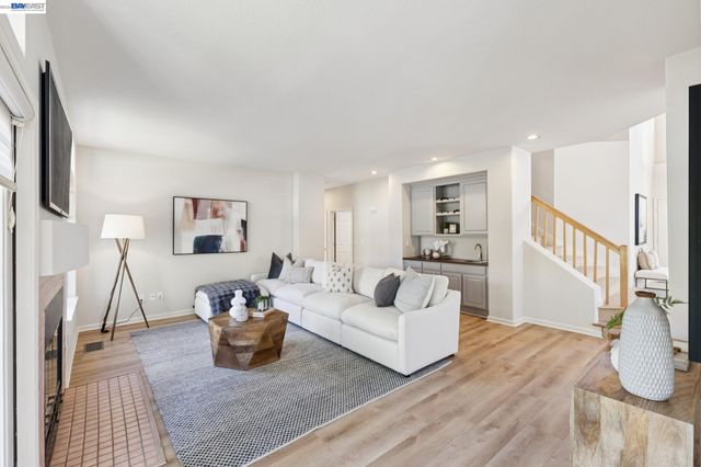 674 Crystal Ct, Pleasanton, CA 94566