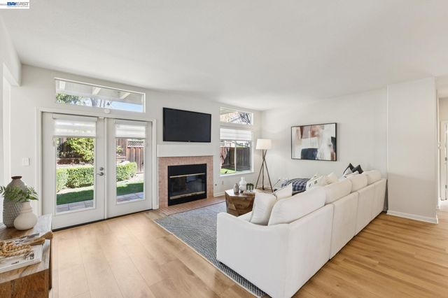 674 Crystal Ct, Pleasanton, CA 94566