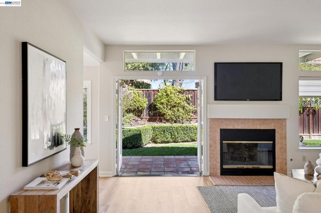 674 Crystal Ct, Pleasanton, CA 94566