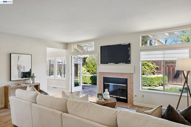 674 Crystal Ct, Pleasanton, CA 94566