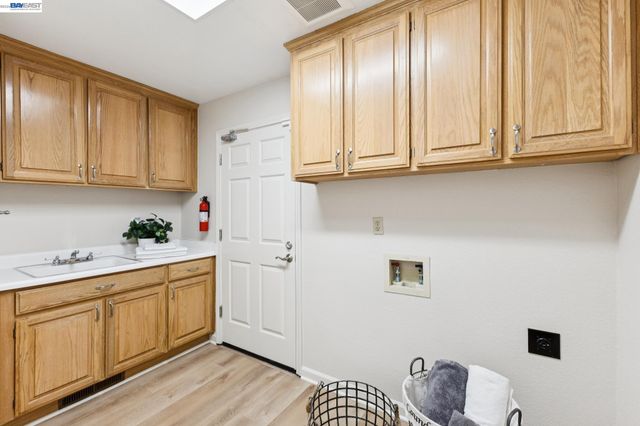 674 Crystal Ct, Pleasanton, CA 94566