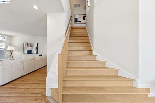 674 Crystal Ct, Pleasanton, CA 94566