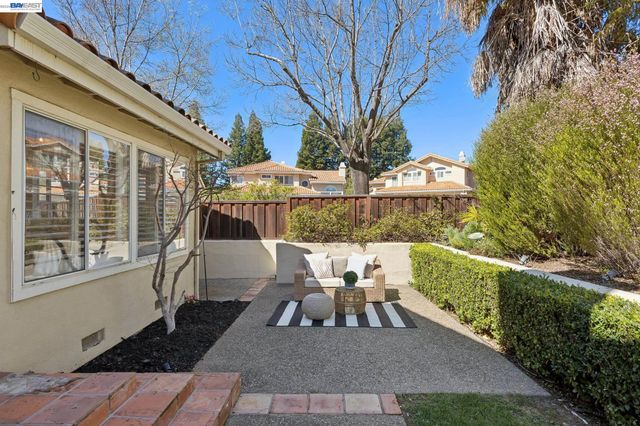 674 Crystal Ct, Pleasanton, CA 94566