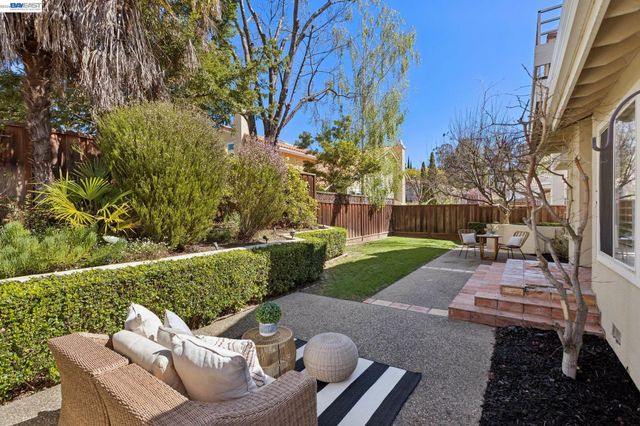 674 Crystal Ct, Pleasanton, CA 94566