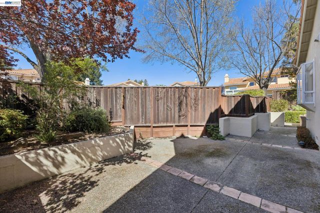 674 Crystal Ct, Pleasanton, CA 94566
