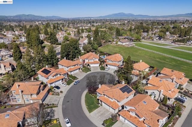 674 Crystal Ct, Pleasanton, CA 94566