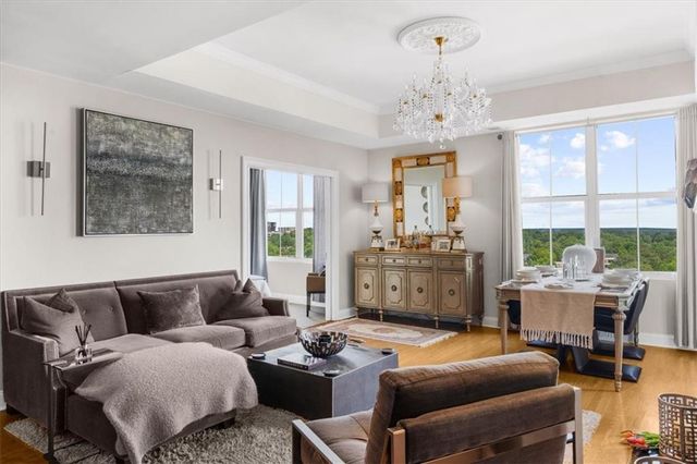 2881 Peachtree NE Road 1102, Atlanta, GA 30305