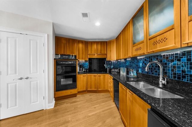 2881 Peachtree NE Road 1102, Atlanta, GA 30305