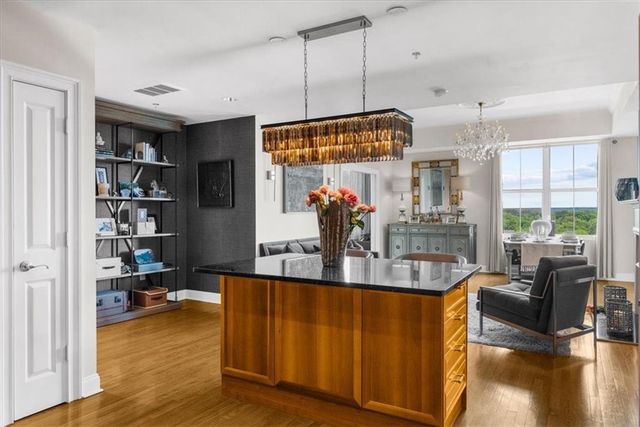 2881 Peachtree NE Road 1102, Atlanta, GA 30305