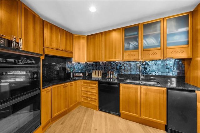 2881 Peachtree NE Road 1102, Atlanta, GA 30305