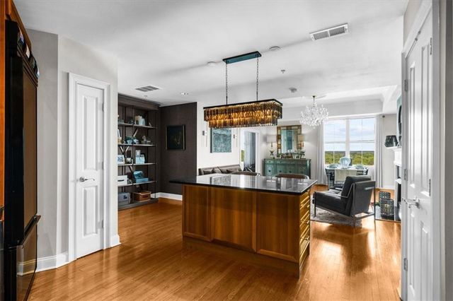 2881 Peachtree NE Road 1102, Atlanta, GA 30305