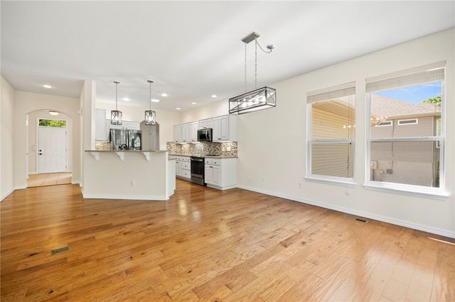 63 Highland Parkway, Bella Vista, AR 72715