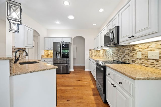 63 Highland Parkway, Bella Vista, AR 72715