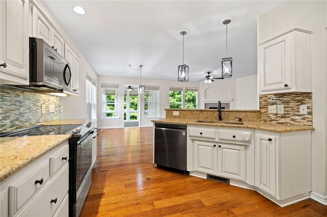 63 Highland Parkway, Bella Vista, AR 72715
