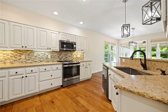 63 Highland Parkway, Bella Vista, AR 72715