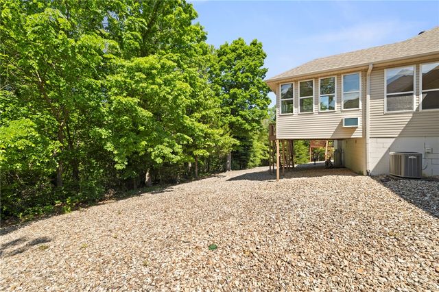 63 Highland Parkway, Bella Vista, AR 72715