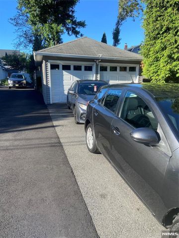 21 Haring Street, Bergenfield, NJ 07621