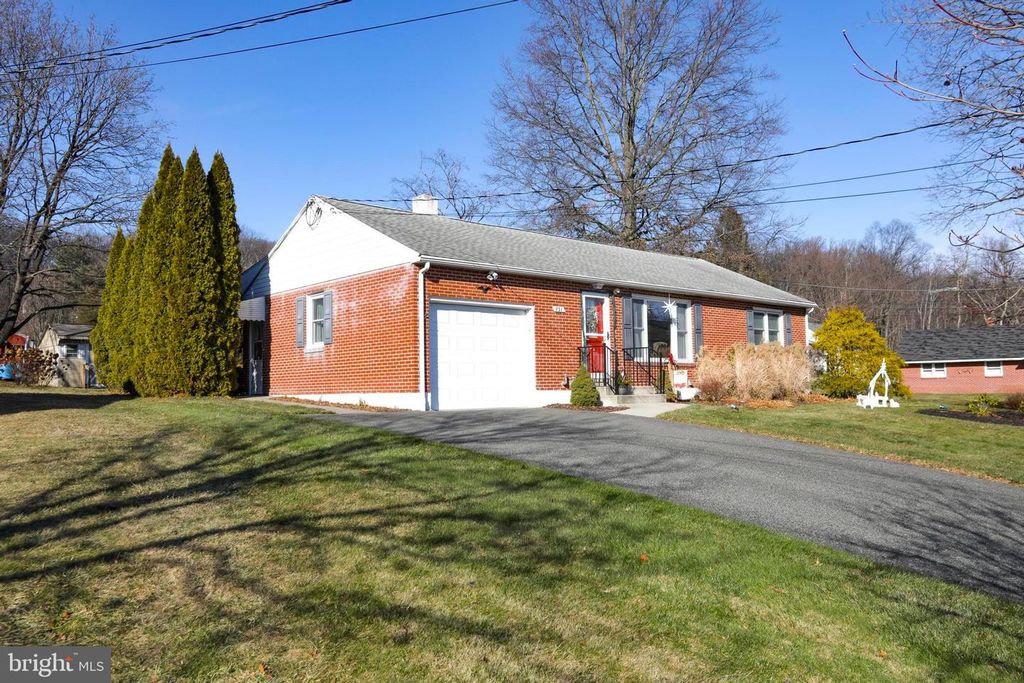 731 CHERRY ST, Bally, PA 19503