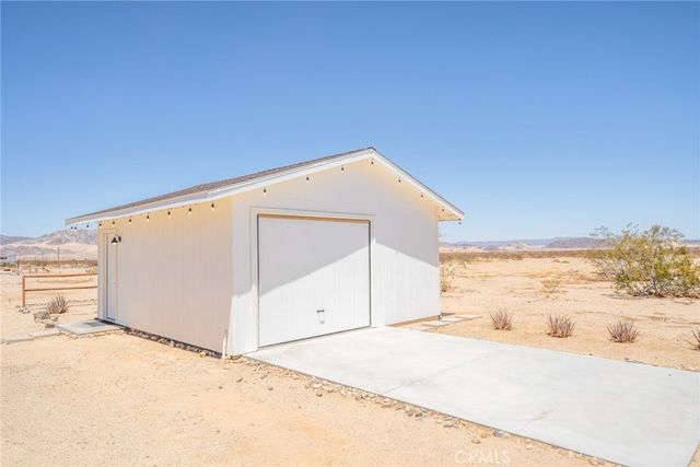 290 Bluegrass Road, 29 Palms, CA 92277