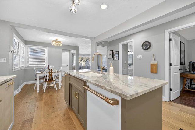 1119 W GLENDALE AVENUE, Appleton, WI 54914