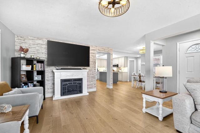 1119 W GLENDALE AVENUE, Appleton, WI 54914