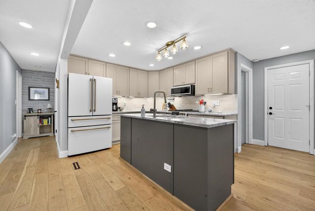 1119 W GLENDALE AVENUE, Appleton, WI 54914