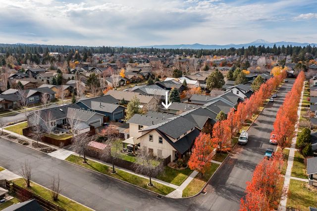 20663 Jayhawk Lane, Bend, OR 97702