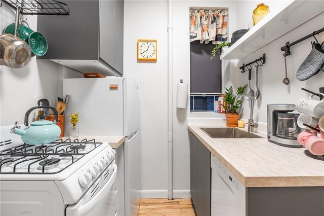 520 W 50th Street B4, New York (manhattan), NY 10019