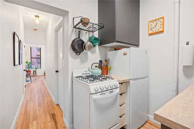 520 W 50th Street B4, New York (manhattan), NY 10019