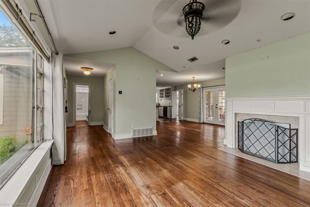 914 Griffith Avenue, Terrell, TX 75160