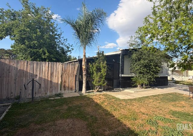 2512 Fairview Road, Bakersfield, CA 93304