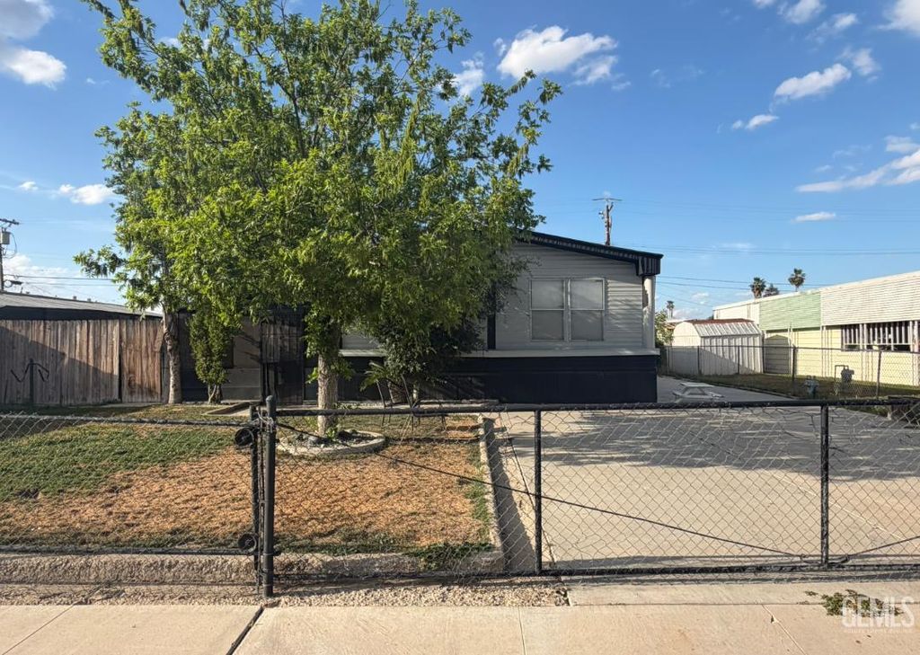 2512 Fairview Road, Bakersfield, CA 93304