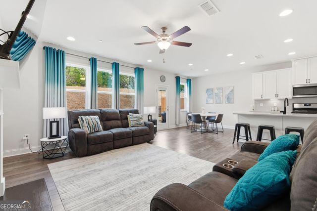 325 Hayden Circle, Woodstock, GA 30189