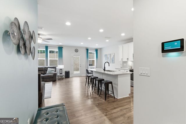 325 Hayden Circle, Woodstock, GA 30189