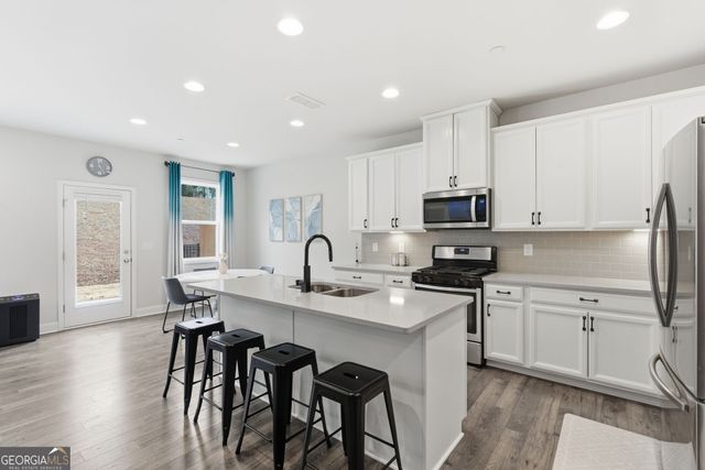 325 Hayden Circle, Woodstock, GA 30189