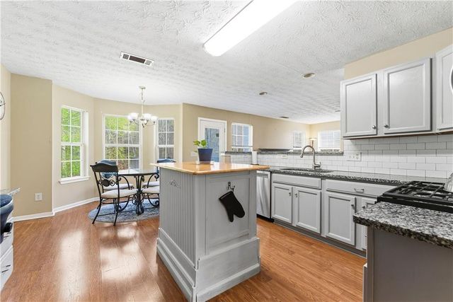 3561 Coveside Court, Loganville, GA 30052