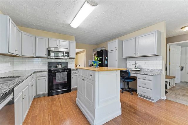 3561 Coveside Court, Loganville, GA 30052