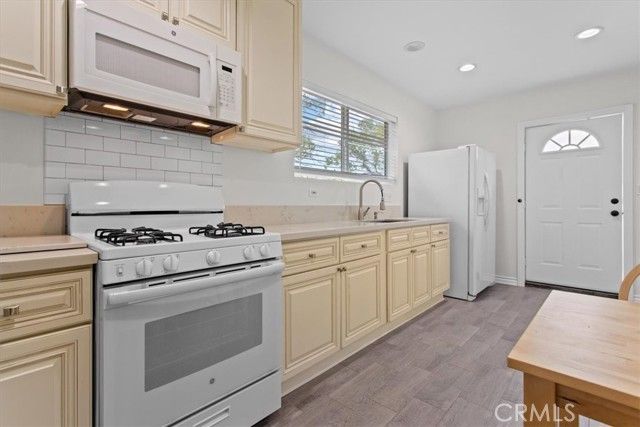 9617 Cedros, Panorama City (los Angeles), CA 91402