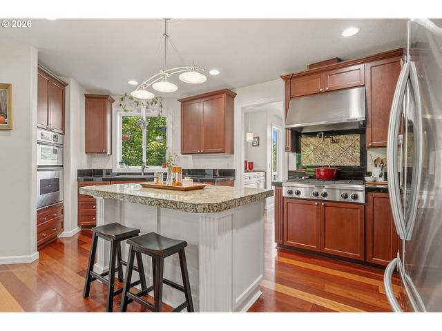 3109 Sw COLLINS Ct, Portland, OR 97219