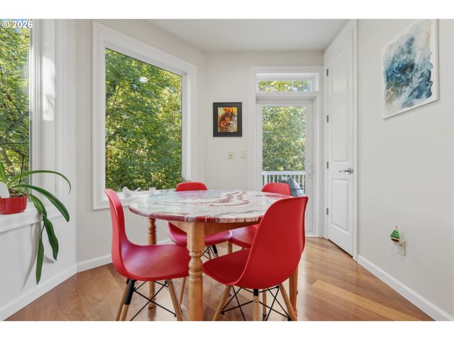 3109 Sw COLLINS Ct, Portland, OR 97219