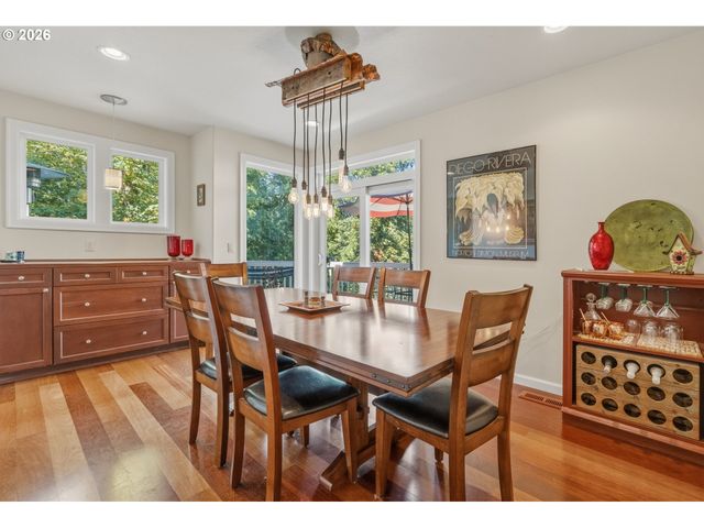 3109 Sw COLLINS Ct, Portland, OR 97219