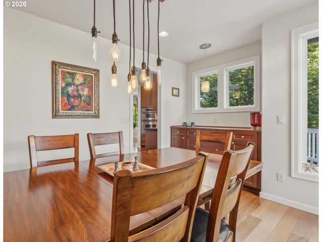 3109 Sw COLLINS Ct, Portland, OR 97219