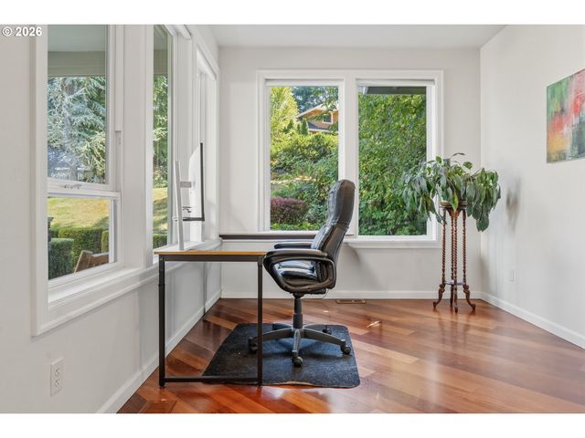 3109 Sw COLLINS Ct, Portland, OR 97219