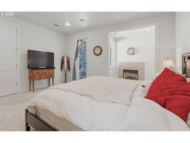 3109 Sw COLLINS Ct, Portland, OR 97219