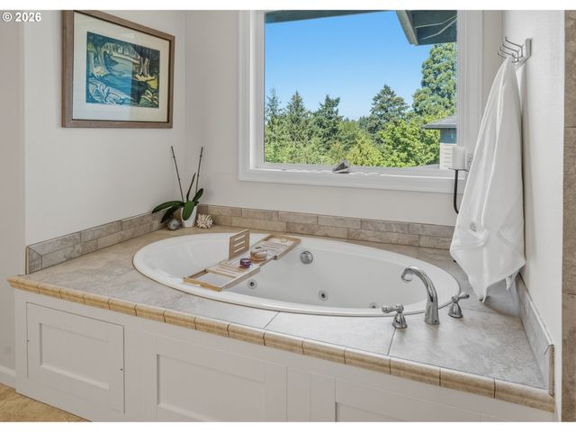 3109 Sw COLLINS Ct, Portland, OR 97219