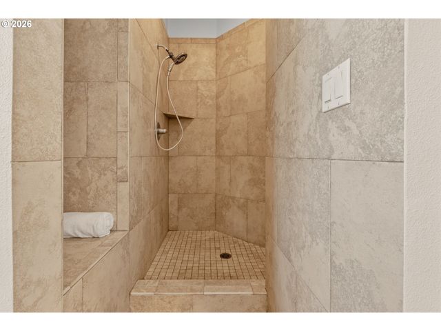 3109 Sw COLLINS Ct, Portland, OR 97219