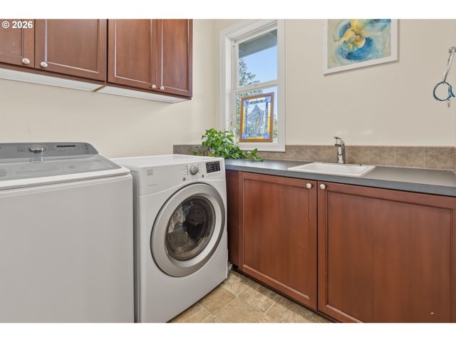 3109 Sw COLLINS Ct, Portland, OR 97219