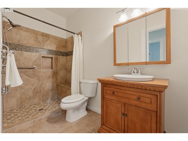 3109 Sw COLLINS Ct, Portland, OR 97219